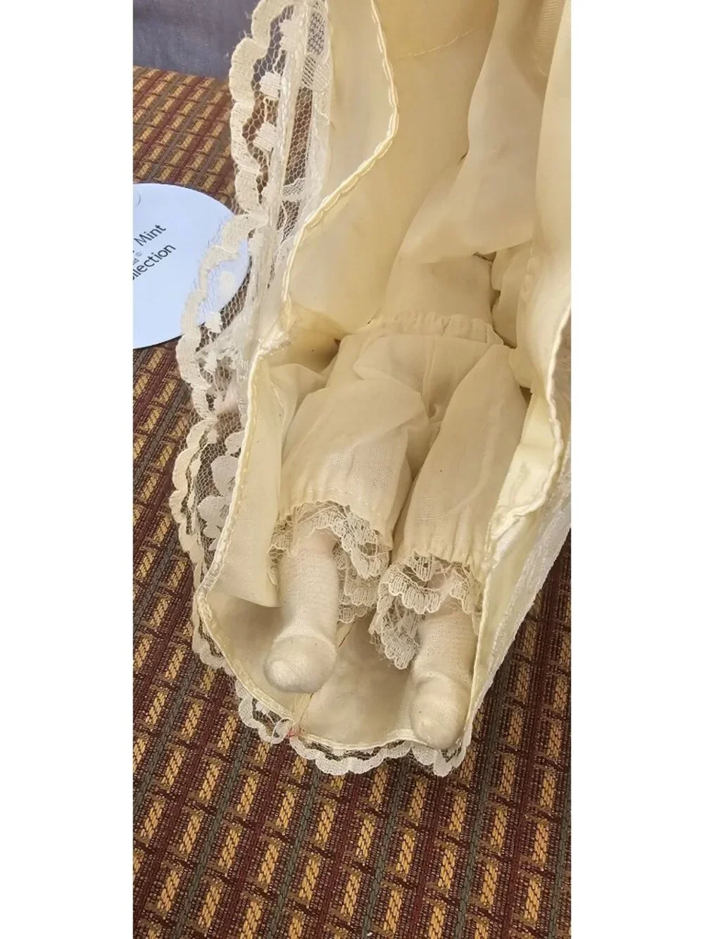 Avon Porcelain Doll In Lace Dress With Bonnet Vintage Collectible 12 Inches Blon